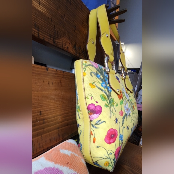 GUCCI Floral Yellow Tote Bag - Picture 12 of 17